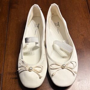 Forever 21 White Hello Kitty Flats with Pearl Bow